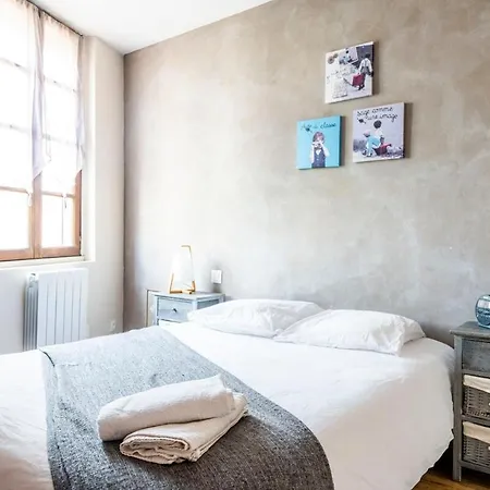 Appartement - Place St-sauveur - Centre à Pied